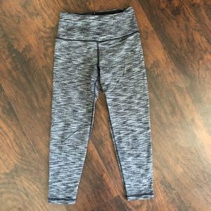 Victoria’s Secret Total Knockout Capri Leggings